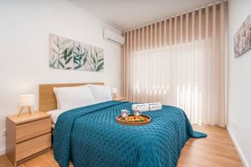 Bright & Spacious Flat w/ Balcony by Host Wise photo 4