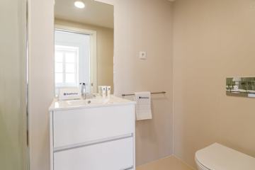 Bright Flat in Historic Foz House by HostWise photo 5