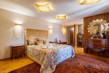 Classic Villa w/ Gym & Pool Access by HostWise photo 3