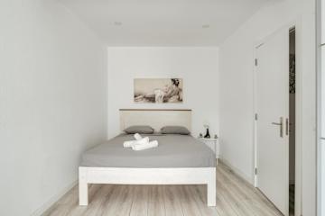 Sunny Flat w/ Jacuzzi & Balconies by Host Wise photo 4