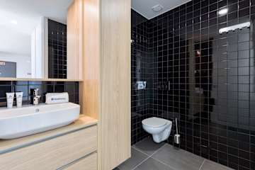 Bright Flat with Balcony and Garage by HostWise photo 5