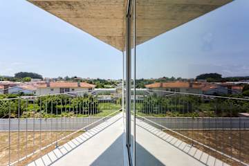 Bright Flat with Balcony and Garage by HostWise photo 3