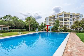 Sunny Flat Near Praia da Rocha by HostWise