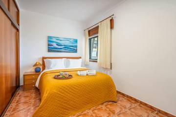Sunny Flat Near Praia da Rocha by HostWise photo 2