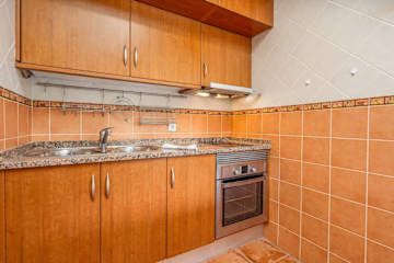 Sunny Flat Near Praia da Rocha by HostWise photo 5