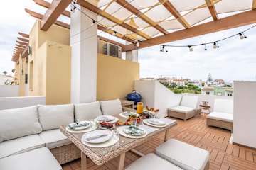 Deluxe House | Terrace & BBC by HostWise photo 3