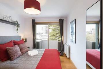 Deluxe Modern Flat w/ Balcony by HostWise photo 4