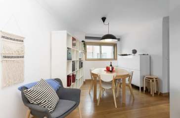 Deluxe Modern Flat w/ Balcony by HostWise photo 2