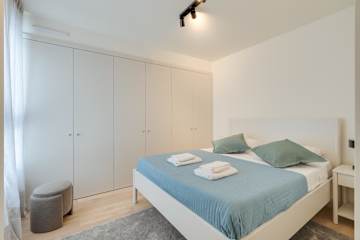 Premium Flat w/ Balcony & Pool by HostWise photo 4