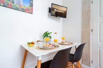 Sweet Bright Flat | City Center by HostWise photo 5