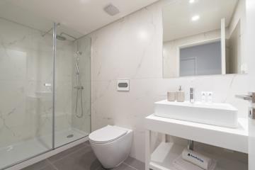 Jacuzzi Retreat in Heart of Porto by HostWise photo 5