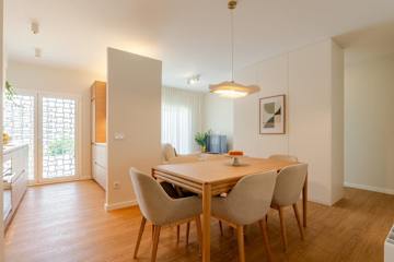 Stylish & Spacious Apartment by HostWise