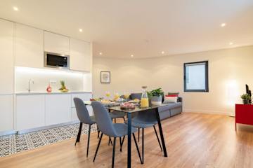Riverside Cellar-View Twin Studios by HostWise