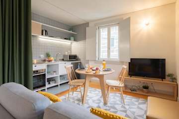 Dual Sunny Studios in Old Guimarães by HostWise photo 3