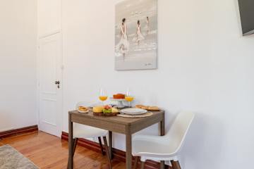 Cozy & Bright Studio in Central Porto by HostWise photo 4