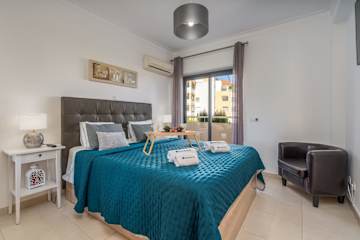 Spacious & Sunny Apartment with Pool by HostWise photo 3