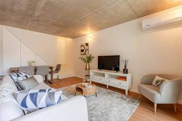 Stylish, Premium & Pet Friendly Flat by HostWise