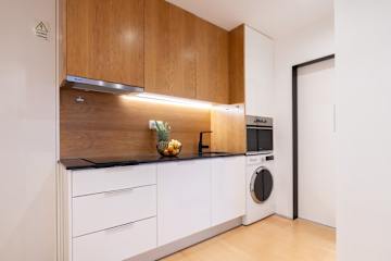 Stylish Flat with Workspace & Garage by HostWise photo 4