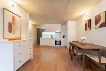 Modern 4-Apt Retreat for 14, Porto by HostWise photo 5