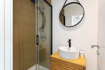 Bright Flat | Romantic Escape by HostWise photo 4