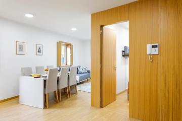 Modern & Central Flat w/ Garage by HostWise photo 4