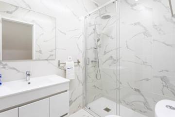 Modern & Bright Flat with Workspace by HostWise photo 5