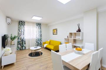 Modern & Bright Flat with Workspace by HostWise photo 2