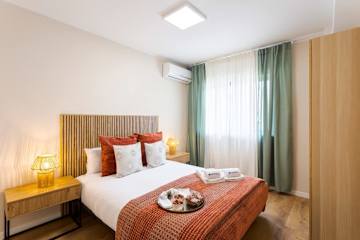Modern & Bright Flat with Workspace by HostWise