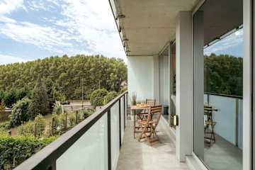 Premium Flat w/ Balcony, Pool & Garage by HostWise photo 5