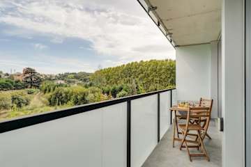 Lovely Flat w/ Balcony, Pool & Garage by HostWise photo 4