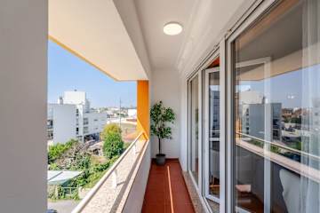 Bright Flat with Balcony & Garage by HostWise photo 4