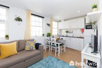 Charming Sunny Flat | Batalha by HostWise photo 5