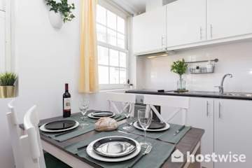 Charming Sunny Flat | Batalha by HostWise