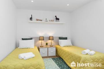 Charming Sunny Flat | Batalha by HostWise photo 3