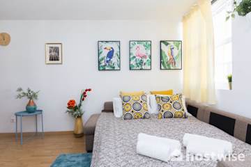 Charming Sunny Flat | Batalha by HostWise photo 2