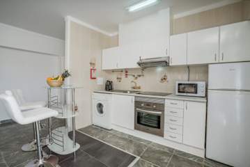 Charming Flat with Balcony | Portimão by HostWise photo 5