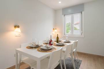 HostWise - Spacious House w/ Garden photo 3