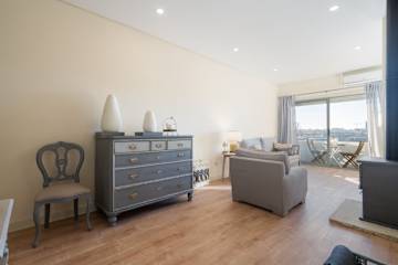 Gaya Avenue 201 - Flat w/ Balcony