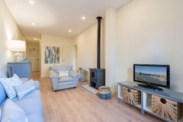 Gaya Avenue 202 - Flat w/ Balcony photo 2