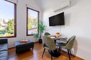 Modern & Cozy Studio by HostWise photo 2
