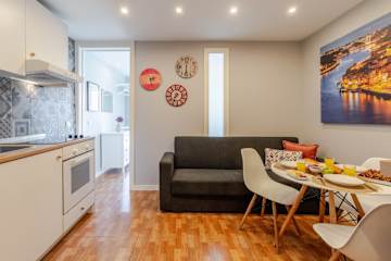 2 Cozy & Central Apartment by HostWise photo 3