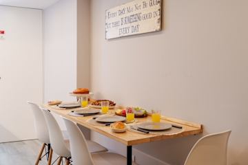 Cozy & Central Apartment by HostWise photo 5