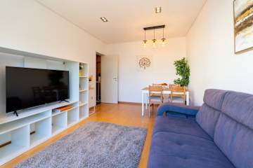 Modern Flat with Workspace in Foz by HostWise photo 3