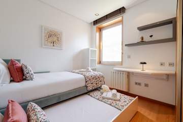 Modern Flat with Workspace in Foz by HostWise photo 5
