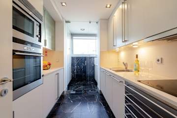 Modern Flat with Workspace in Foz by HostWise photo 4