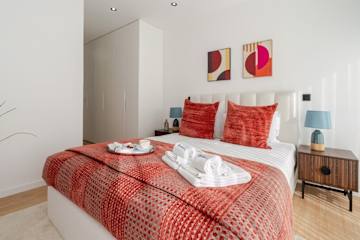 Urban Terrace & Stylish Living Spaces by HostWise photo 4