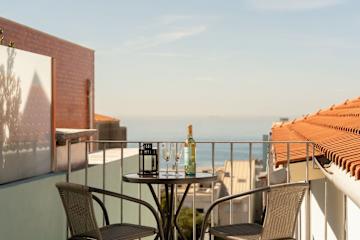 Artistic Studio with Terrace in Foz by HostWise photo 5