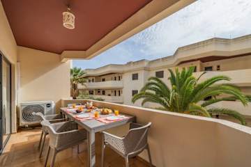 Lagos Shared Pool and Garage by HostWise photo 3