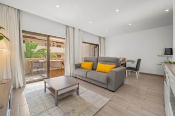 Lagos Shared Pool and Garage by HostWise photo 2