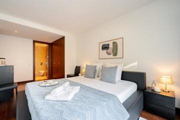 Premium Flat w/ Pool, Gym & Garage by HostWise photo 4